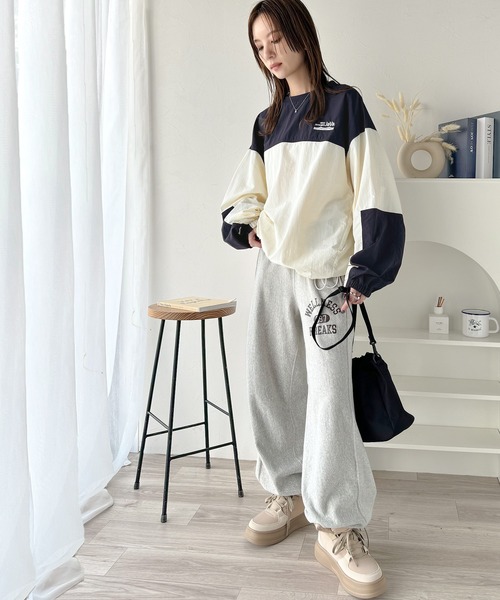 Java(ジャバ)の「《Javaジャバコラボ》スポカジで差をつける。裾ドロストバイカラーシアープルオーバー(Tシャツ/カットソー・レディース・グレイッシュベージュ/オフホワイト/ネイビー・X-LARGE/SMALL/MEDIUM/LARGE)」の20枚目の写真