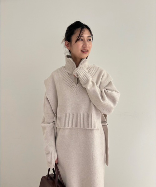 【NEW YEAR’S SPECIAL ITEM】ベスト×ハーフジップニットワンピース（ワンピース）｜emmi（エミ）