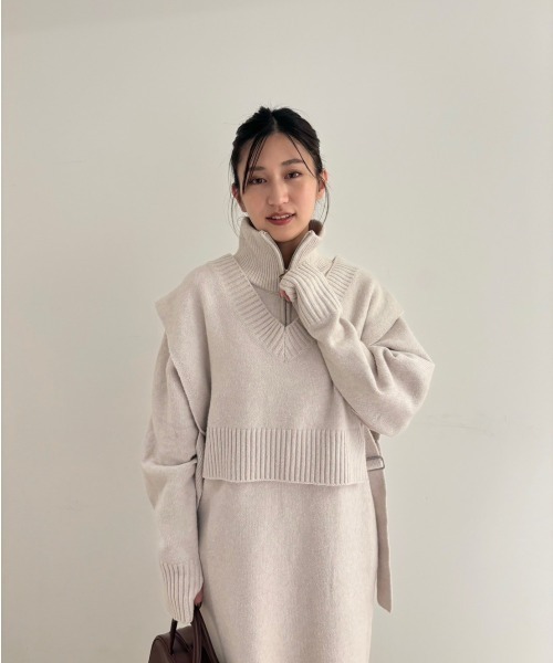 【NEW YEAR’S SPECIAL ITEM】ベスト×ハーフジップニットワンピース（ワンピース）｜emmi（エミ）