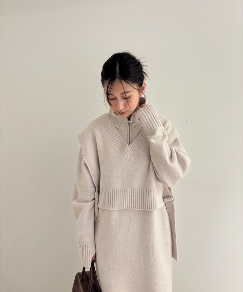 【NEW YEAR’S SPECIAL ITEM】ベスト×ハーフジップニットワンピース（ワンピース）｜emmi（エミ）