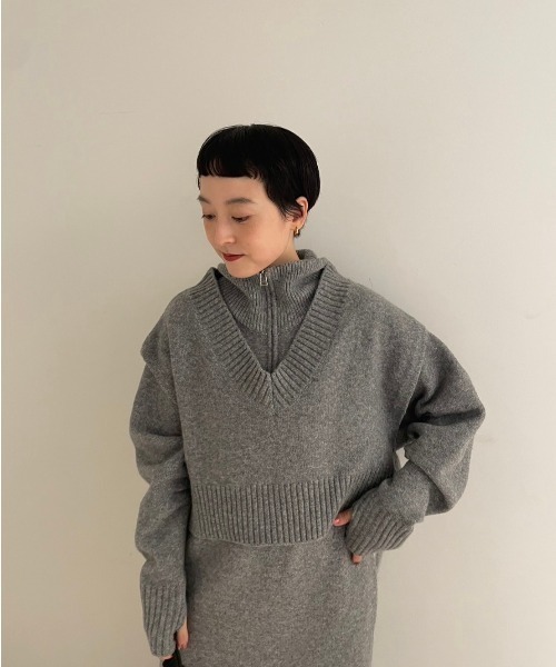 【NEW YEAR’S SPECIAL ITEM】ベスト×ハーフジップニットワンピース（ワンピース）｜emmi（エミ）