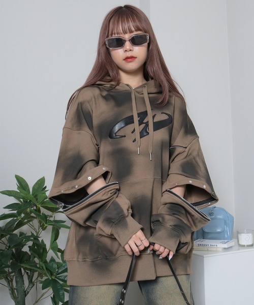 sevens（セブンズ）の「【sevens】袖脱着ロゴスプレーパーカー（パーカー・レディース・ブラック/レッド/ベージュ・L）」の9枚目の写真