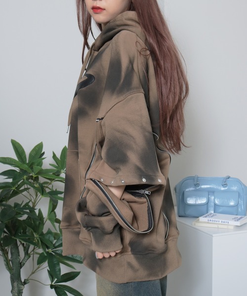 sevens（セブンズ）の「【sevens】袖脱着ロゴスプレーパーカー（パーカー・レディース・ブラック/レッド/ベージュ・L）」の10枚目の写真