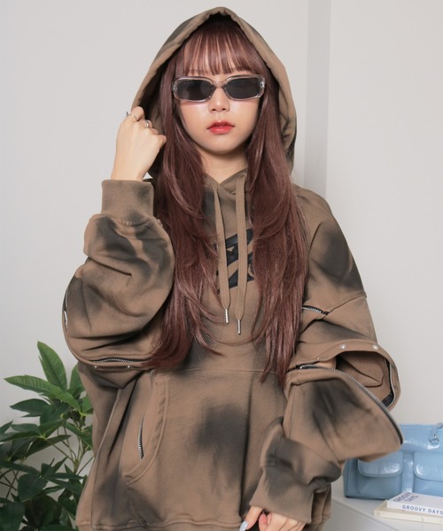 sevens（セブンズ）の「【sevens】袖脱着ロゴスプレーパーカー（パーカー・レディース・ブラック/レッド/ベージュ・L）」の13枚目の写真