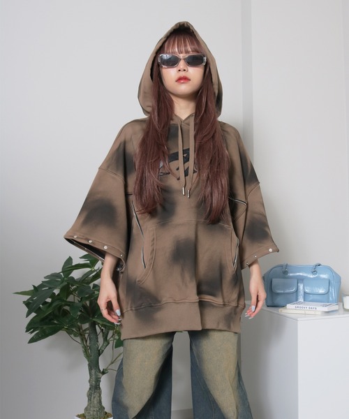 sevens（セブンズ）の「【sevens】袖脱着ロゴスプレーパーカー（パーカー・レディース・ブラック/レッド/ベージュ・L）」の15枚目の写真