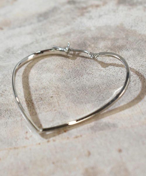 IRIS47（イリスフォーセブン）の「【kiehtova】HEART  HOOP  PIERCE/ ハート フープ ピアス（ピアス（両耳用）・レディース・シルバー/ゴールド・FREE）」の5枚目の写真