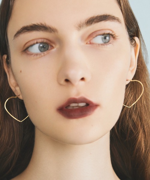 IRIS47（イリスフォーセブン）の「【kiehtova】HEART  HOOP  PIERCE/ ハート フープ ピアス（ピアス（両耳用）・レディース・シルバー/ゴールド・FREE）」の4枚目の写真