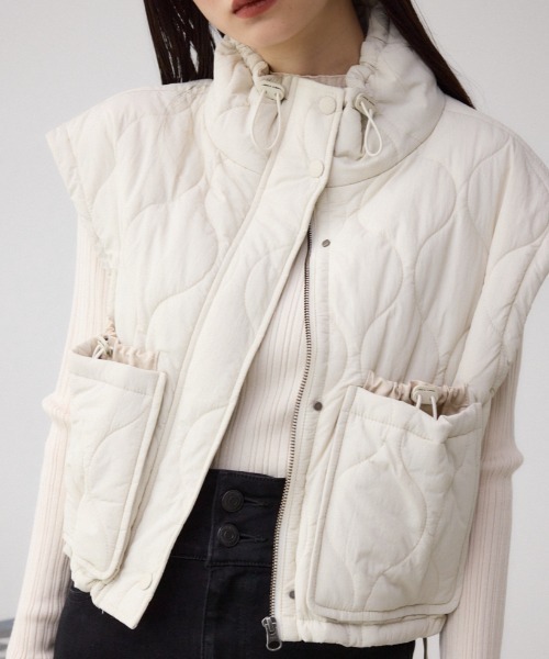 AZUL by moussy(アズールバイマウジー)の「キルティングコンパクトベスト(ダウンベスト・レディース・チャコールグレー/ブラック/アイボリー・FREE)」の2枚目の写真