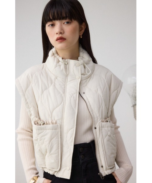 AZUL by moussy(アズールバイマウジー)の「キルティングコンパクトベスト(ダウンベスト・レディース・チャコールグレー/ブラック/アイボリー・FREE)」の4枚目の写真