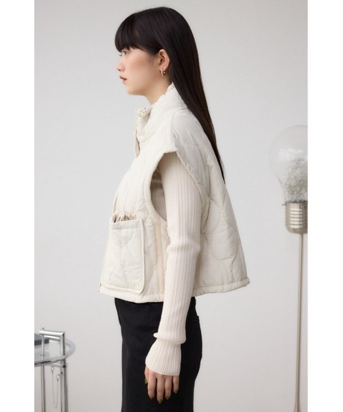 AZUL by moussy(アズールバイマウジー)の「キルティングコンパクトベスト(ダウンベスト・レディース・チャコールグレー/ブラック/アイボリー・FREE)」の8枚目の写真