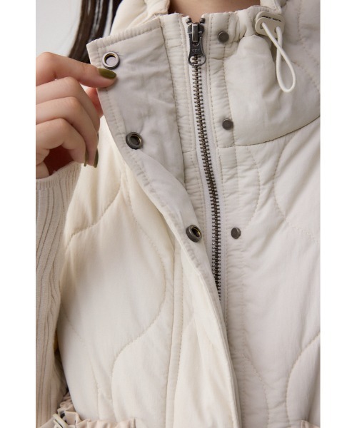 AZUL by moussy(アズールバイマウジー)の「キルティングコンパクトベスト(ダウンベスト・レディース・チャコールグレー/ブラック/アイボリー・FREE)」の12枚目の写真