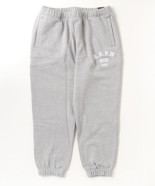 adidas(アディダス)の「アディダス adidas カレッジ ルーズフィット フリース フルレングス カフヘムパンツ(その他パンツ・メンズ・チャコールグレー/グレー系その他・S/M/L/LL/3L)」の2枚目の写真
