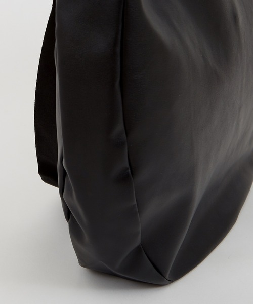 improves(インプローブス)の「合成皮革 ビッグショルダーバッグ(ショルダーバッグ・メンズ・ブラック・FREE)」の7枚目の写真