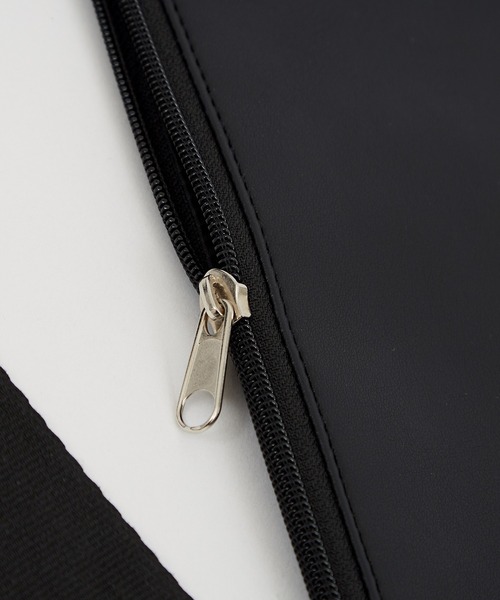 improves(インプローブス)の「合成皮革 ビッグショルダーバッグ(ショルダーバッグ・メンズ・ブラック・FREE)」の8枚目の写真