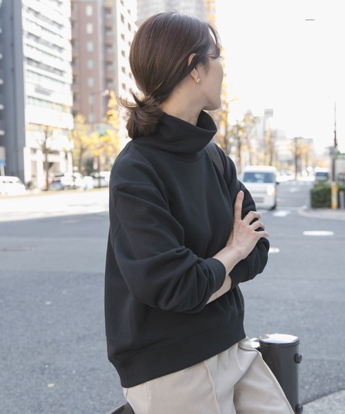 URBAN RESEARCH DOORS（アーバンリサーチドアーズ）の「『WEB/一部店舗先行販売カラー』『UR TECH』タートルネックスウェット（スウェット・レディース・ブラック/グレー/ライトベージュ/ミント・MEDIUM）」の10枚目の写真