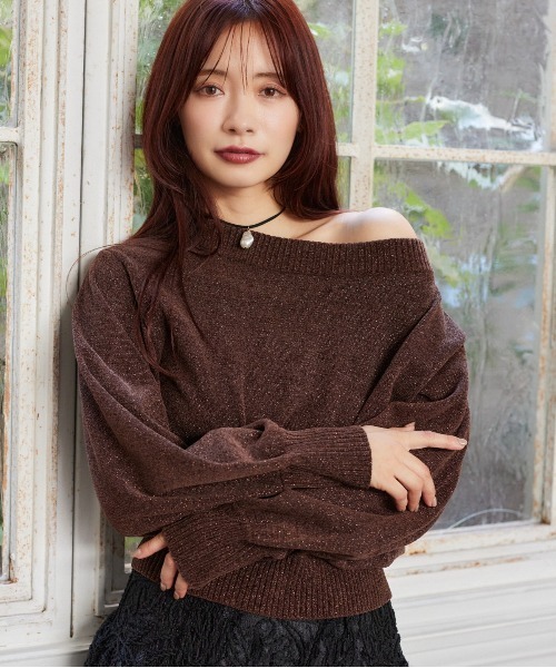 mysty woman（ミスティウーマン）の「ラメモールボートネックプルオーバー　250733（ニット/セーター・レディース・ライトピンク/ライトブルー/ブラック/アイボリー/ブラウン・FREE）」の4枚目の写真