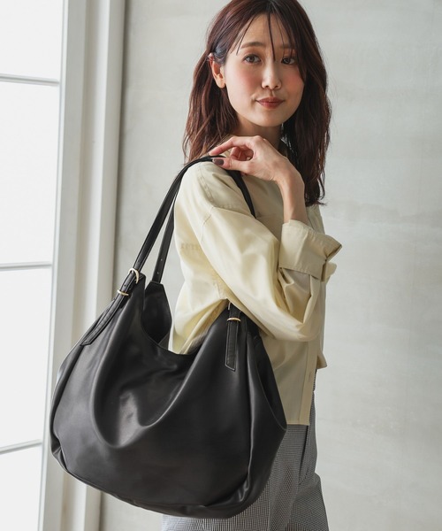 GLOBAL WORK(グローバルワーク)の「スペ軽変形ショルダー/253626(ショルダーバッグ・レディース・アイボリー/ブラック/シルバー・ONE SIZE)」の2枚目の写真