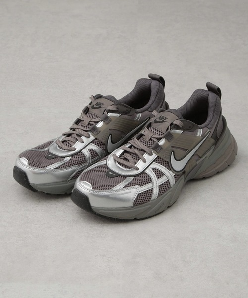 ぽんたす　NIKE V2K RUN ナイキ　25.0 NIKE ナイキ V2K RUN HQ1678-200 27.5cm - メルカリ