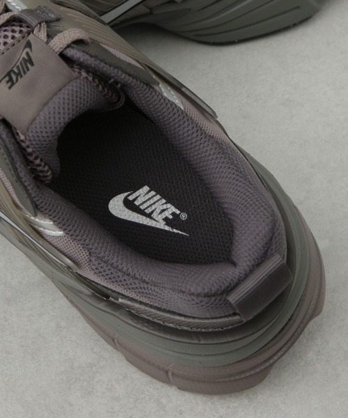 NIKE(ナイキ)の「NIKE/NIKE V2K RUN(スニーカー・メンズ・グレー・26/27/28)」の3枚目の写真