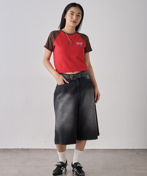 WHO'S WHO gallery(フーズフーギャラリー)の「【WEB限定】ラインストーンラグランバタフライ半袖(Tシャツ/カットソー・レディース・チャコールグレー/ブラック/サックスブルー/マスタード/ブラウン・FREE)」の6枚目の写真