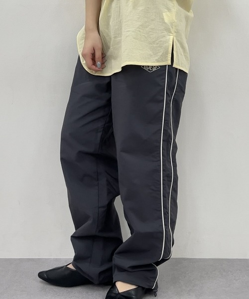 セール】裏メッシュ使いナイロンサイドラインパラシュートパンツ