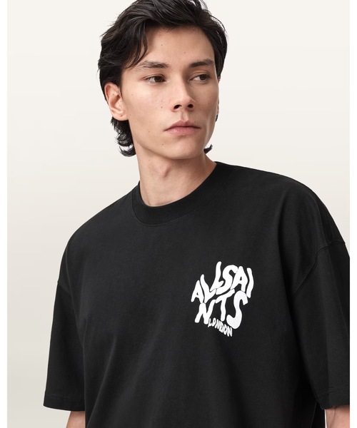 ALLSAINTS(オールセインツ)の「ORLANDO LOGO PRINT OVERSIZED T-SHIRT | ORLANDO ロゴ プリント オーバーサイズ Tシャツ(Tシャツ/カットソー・メンズ・ブラック・S/L/XS/M)」の12枚目の写真