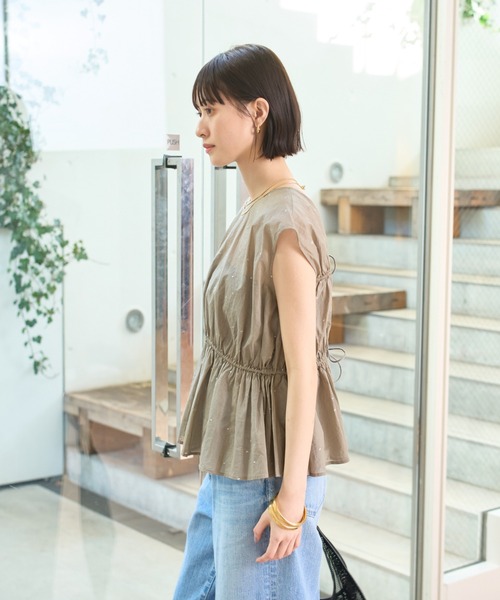 Rouge vif Anna(ルージュヴィフアンナ)の「シルバードット刺繍ペプラムブラウス(シャツ/ブラウス・レディース・ブラック/モカ・フリー)」の8枚目の写真