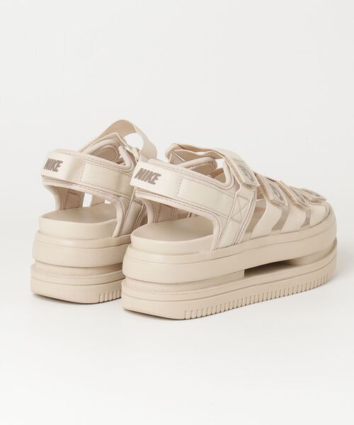 NIKE(ナイキ)の「ナイキ NIKE ナイキ アイコン クラシック サンダル(サンダル・レディース・ベージュ・23.0cm/24.0cm/25.0cm/26.0cm)」の3枚目の写真