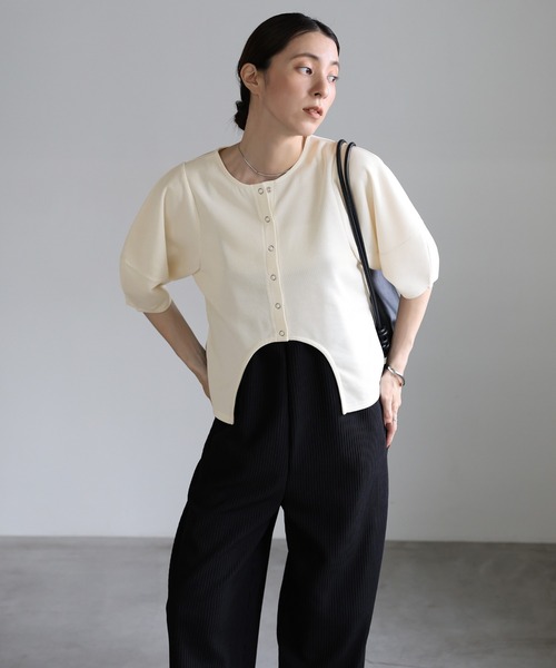 select MOCA(セレクトモカ)の「フロントカーブラインランタンスリーブカーディガン(カーディガン/ボレロ・レディース・オフホワイト/ブラック/グレイッシュベージュ・FREE)」の19枚目の写真