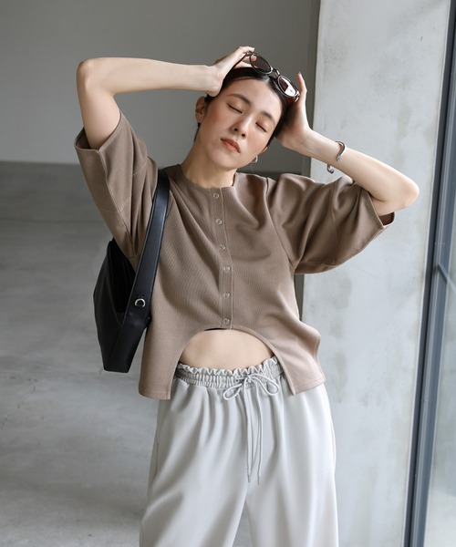 select MOCA(セレクトモカ)の「フロントカーブラインランタンスリーブカーディガン(カーディガン/ボレロ・レディース・オフホワイト/ブラック/グレイッシュベージュ・FREE)」の8枚目の写真