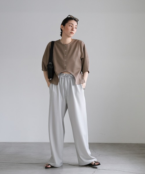 select MOCA(セレクトモカ)の「フロントカーブラインランタンスリーブカーディガン(カーディガン/ボレロ・レディース・オフホワイト/ブラック/グレイッシュベージュ・FREE)」の12枚目の写真