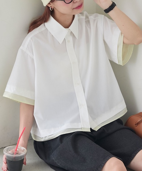 BONLECILL(ボンルシール)の「シアー配色半袖クロップドレギュラーカラー半袖シャツ(シャツ/ブラウス・レディース・ブルー/オフホワイト/ピンク/ネイビー・FREE)」の1枚目の写真