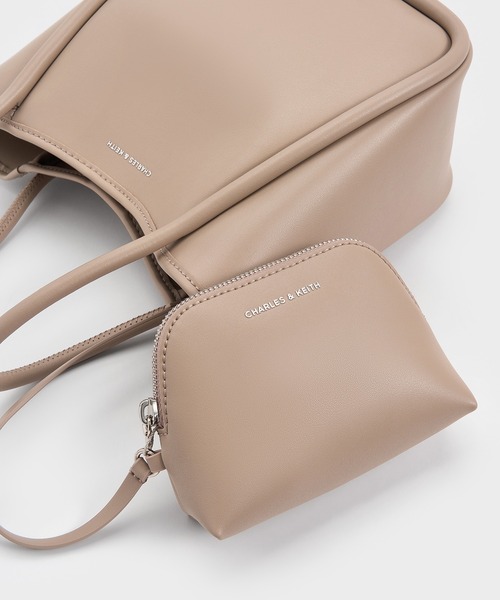 CHARLES & KEITH（チャールズ & キース）の「Lyla ミニライラ チューブラートートバッグ（トートバッグ・レディース・ブラック/ブルーグラス/ライトベージュ/チョコ・M）」の15枚目の写真