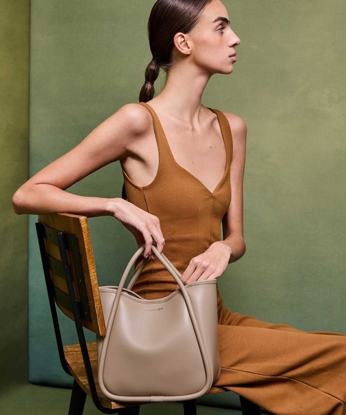 完売品 CHARLES & KEITH ミニライラ チューブラートート CHARLES & KEITH◇Lyla ミニライラ チューブラートートバッグ