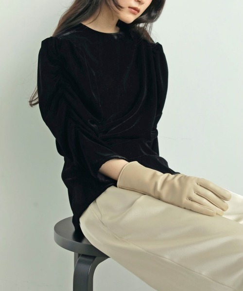 anuke（アンヌーク）の「anuke Velour Gather Blouse ベロアギャザー