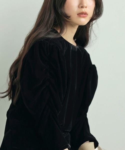 anuke（アンヌーク）の「anuke Velour Gather Blouse ベロアギャザー