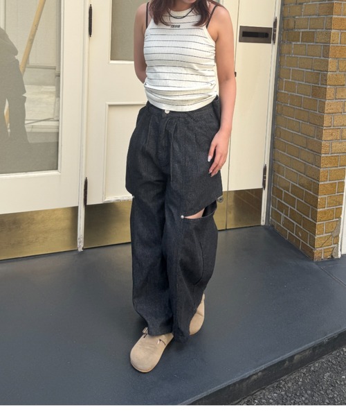 nemne store（ネンネストア）の「バックリボンサイドカットワイドデニム（デニムパンツ・レディース・ブラック/インディゴブルー・SMALL/MEDIUM）」の11枚目の写真