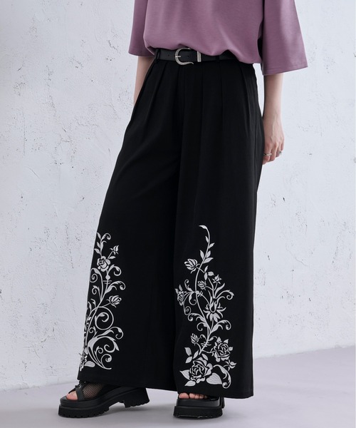 Ellno Loset（エルノロゼット）の「フラワー刺繍ワイドパンツ（その他パンツ・メンズ・ライトグレー/ブラック・LARGE/X-SMALL/SMALL/MEDIUM）」の4枚目の写真