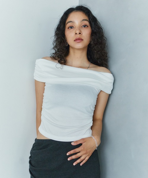 LIENCOEUR（リアンクール）の「オフショルカットトップス（Tシャツ/カットソー・レディース・ピンク/ホワイト/ブラック・FREE）」の4枚目の写真