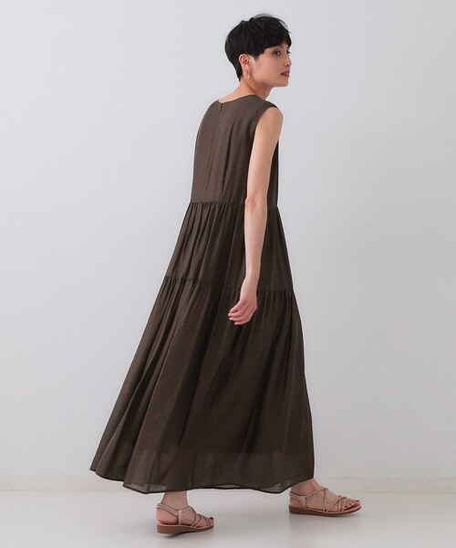 OPAQUE.CLIP（オペークドットクリップ）の「麻混シアーギャザーティアードワンピース【洗濯機洗い可】（ワンピース・レディース・ブラック/ブラウン系その他/パープル/ブルー系その他・38/40/36/42）」の9枚目の写真