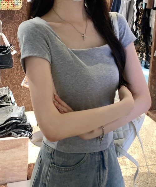 Aelina（エリナ）の「UネックＴシャツ（Tシャツ/カットソー・レディース・ブラック/グレー/ホワイト/ベージュ・F）」の19枚目の写真