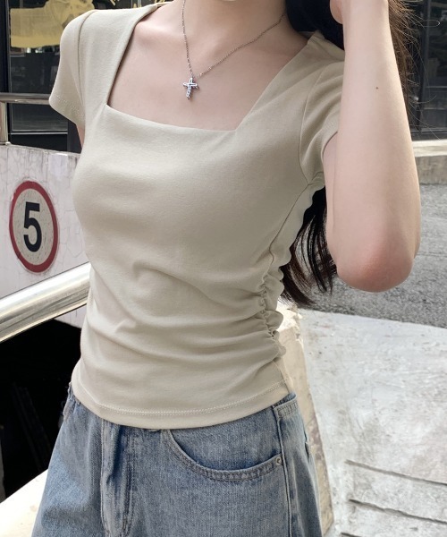 Aelina（エリナ）の「UネックＴシャツ（Tシャツ/カットソー・レディース・ブラック/グレー/ホワイト/ベージュ・F）」の12枚目の写真