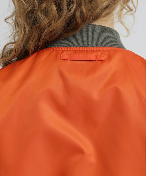 AVIREX（アヴィレックス）の「SLEEVELESS MA-1 VEST/スリーブレスMA-1ベスト（ナイロンジャケット・レディース・オリーブ/ブラック/グレー・M/S）」の20枚目の写真