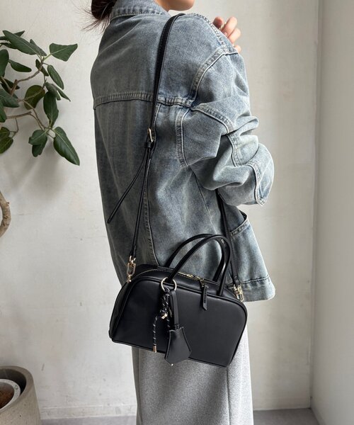 DouDou（ドゥドゥ）の「チャーム付横長ボストン（ショルダーバッグ・レディース・ブラック/キャメル/ボルドー・FREE）」の7枚目の写真