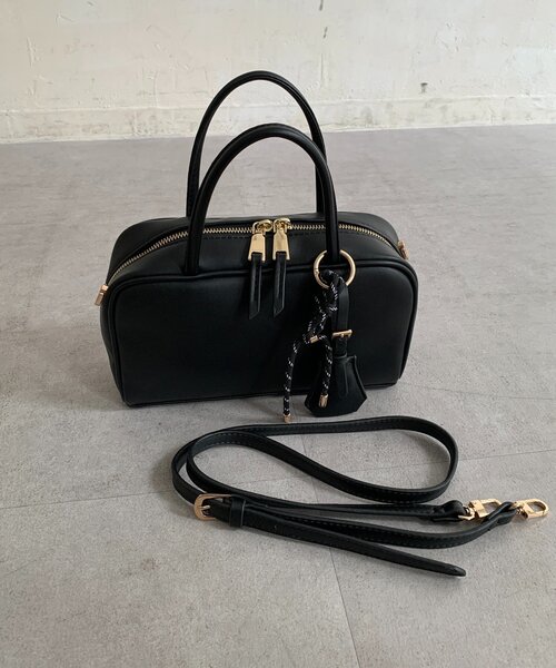 DouDou（ドゥドゥ）の「チャーム付横長ボストン（ショルダーバッグ・レディース・ブラック/キャメル/ボルドー・FREE）」の4枚目の写真