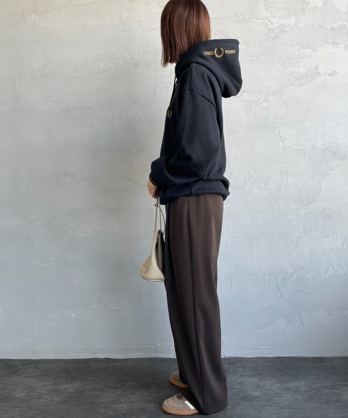 FRED PERRY/フレッドペリー] 別注 フードロゴ刺繍スウェット
