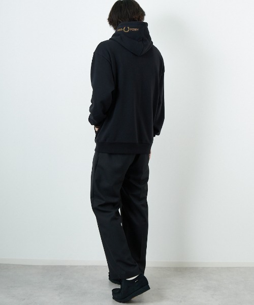 FRED PERRY/フレッドペリー] 別注 フードロゴ刺繍スウェット
