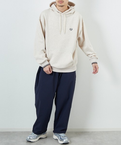 FRED PERRY/フレッドペリー] 別注 フードロゴ刺繍スウェット