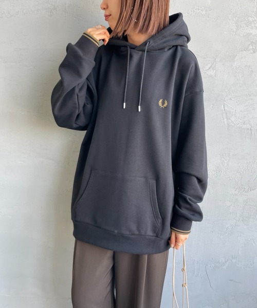 フレッドペリー　フードロゴ刺繍スウェットパーカー FRED PERRY/フレッドペリー] 別注 フードロゴ刺繍スウェット