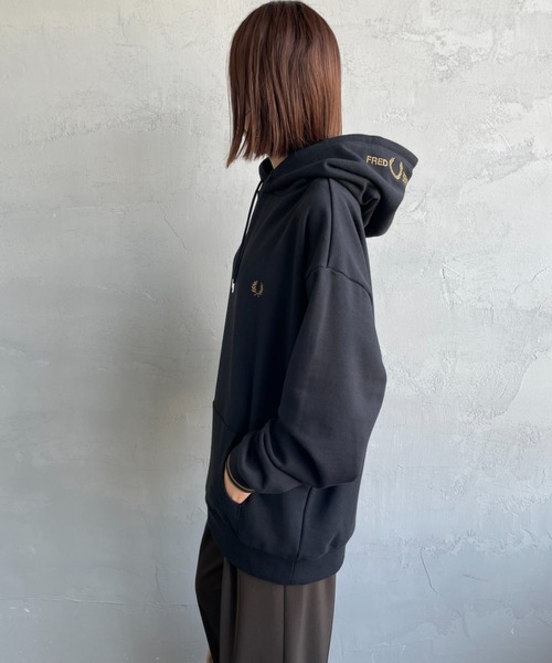 フレッドペリー　パーカー　限定別注モデル FRED PERRY/フレッドペリー] 別注 フードロゴ刺繍スウェット